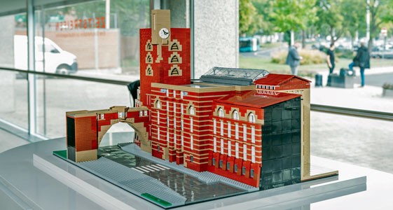 Der historische Peter-Behrens-Bau im Modell